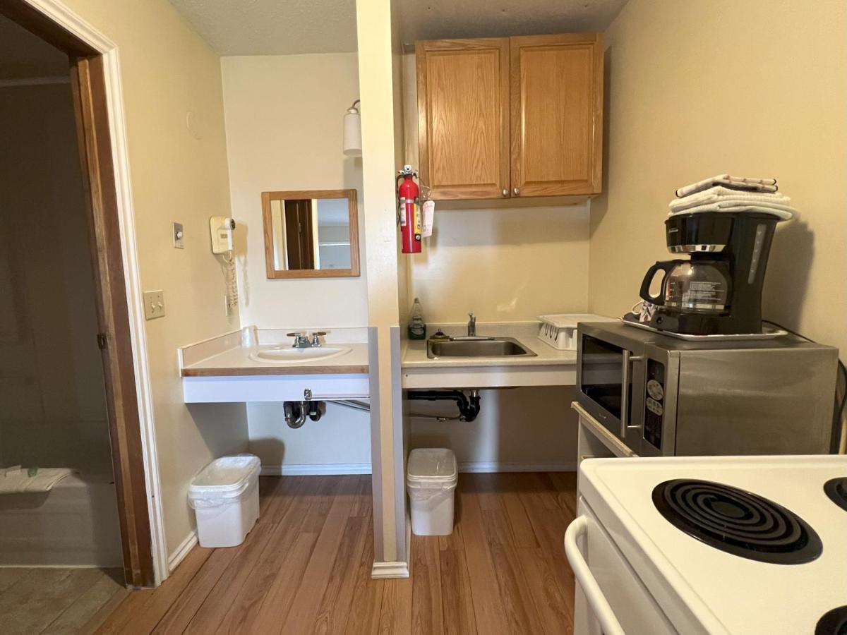 Hillview Motel Vanderhoof Экстерьер фото