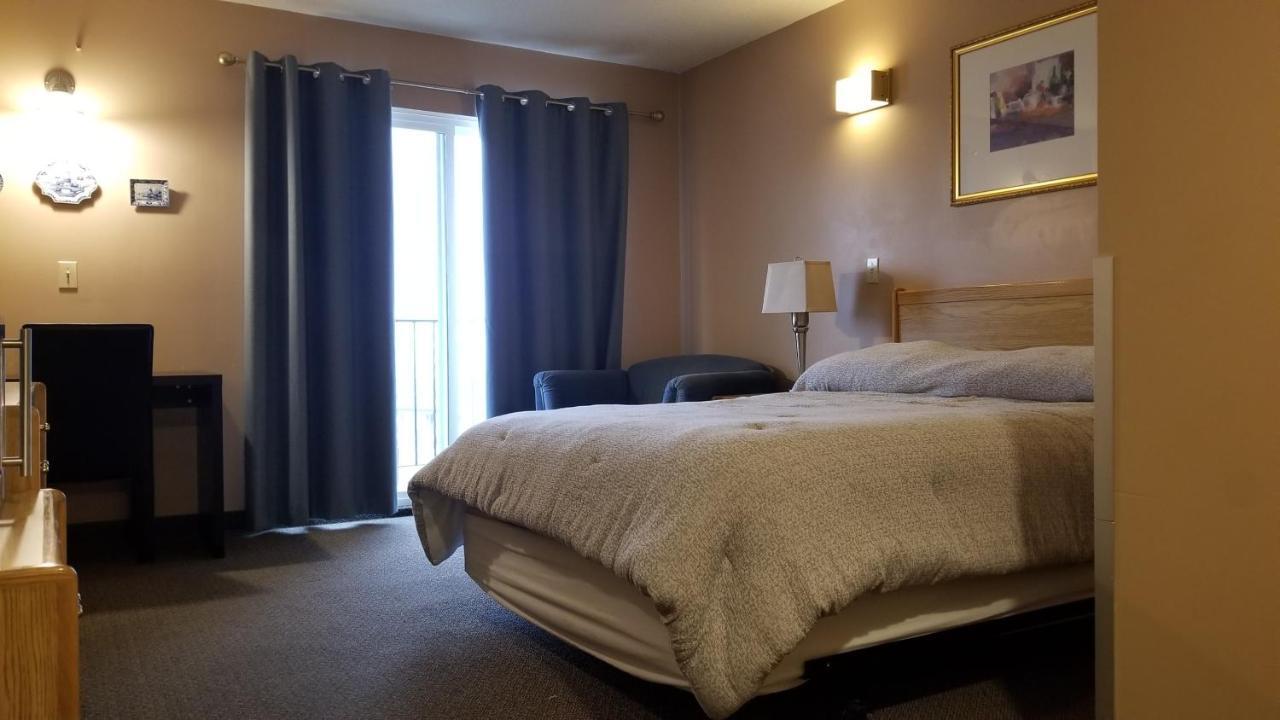 Hillview Motel Vanderhoof Экстерьер фото